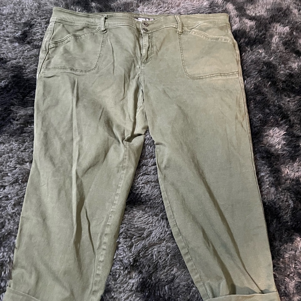 Torrid Olive Green‎ Capri Pants Woman’s 26
